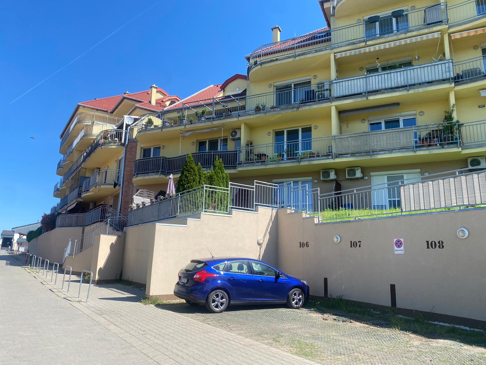 Szalon kívülről Dunakeszin 5f024428-1187-451f-aa07-f0d2a83583a9.jpeg